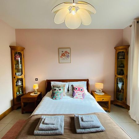 Bézenac Le Hibou Heureux B&B 외부 사진