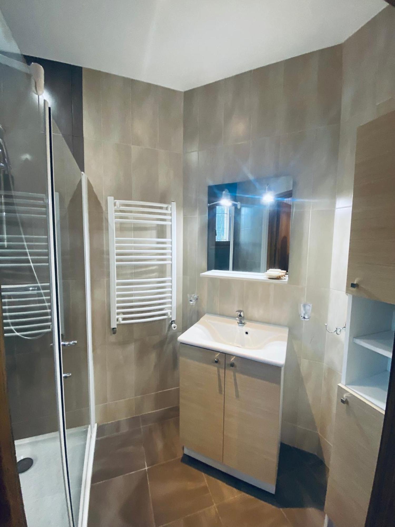 Bézenac Le Hibou Heureux B&B 외부 사진