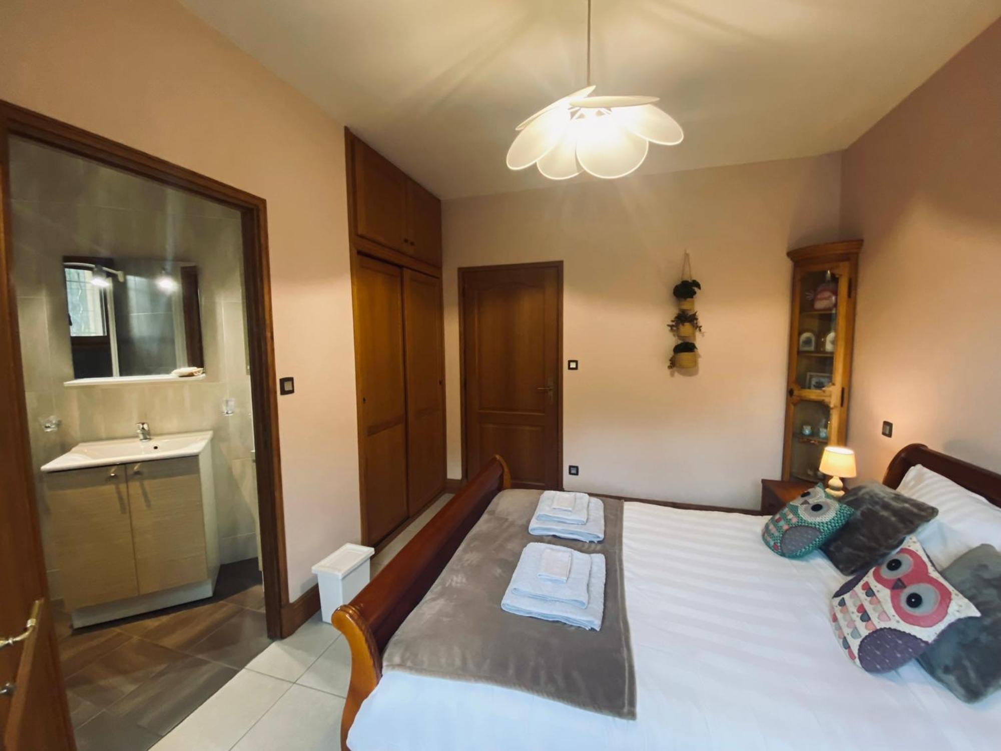 Bézenac Le Hibou Heureux B&B 외부 사진