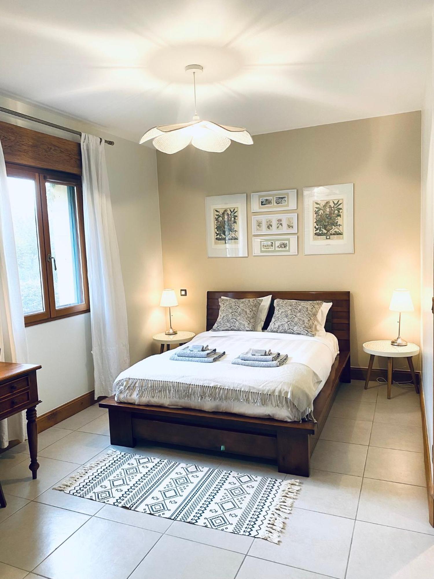 Bézenac Le Hibou Heureux B&B 외부 사진