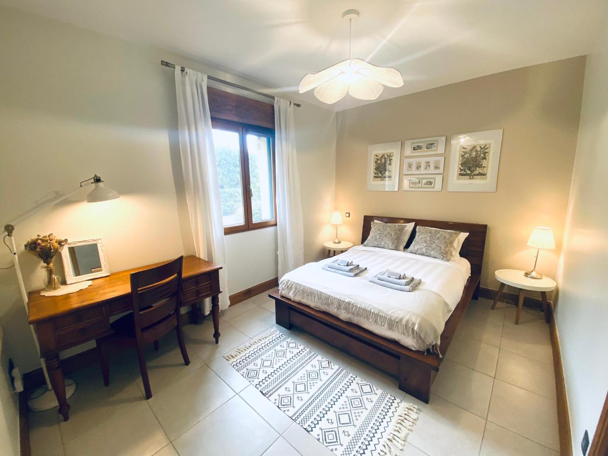 Bézenac Le Hibou Heureux B&B 외부 사진