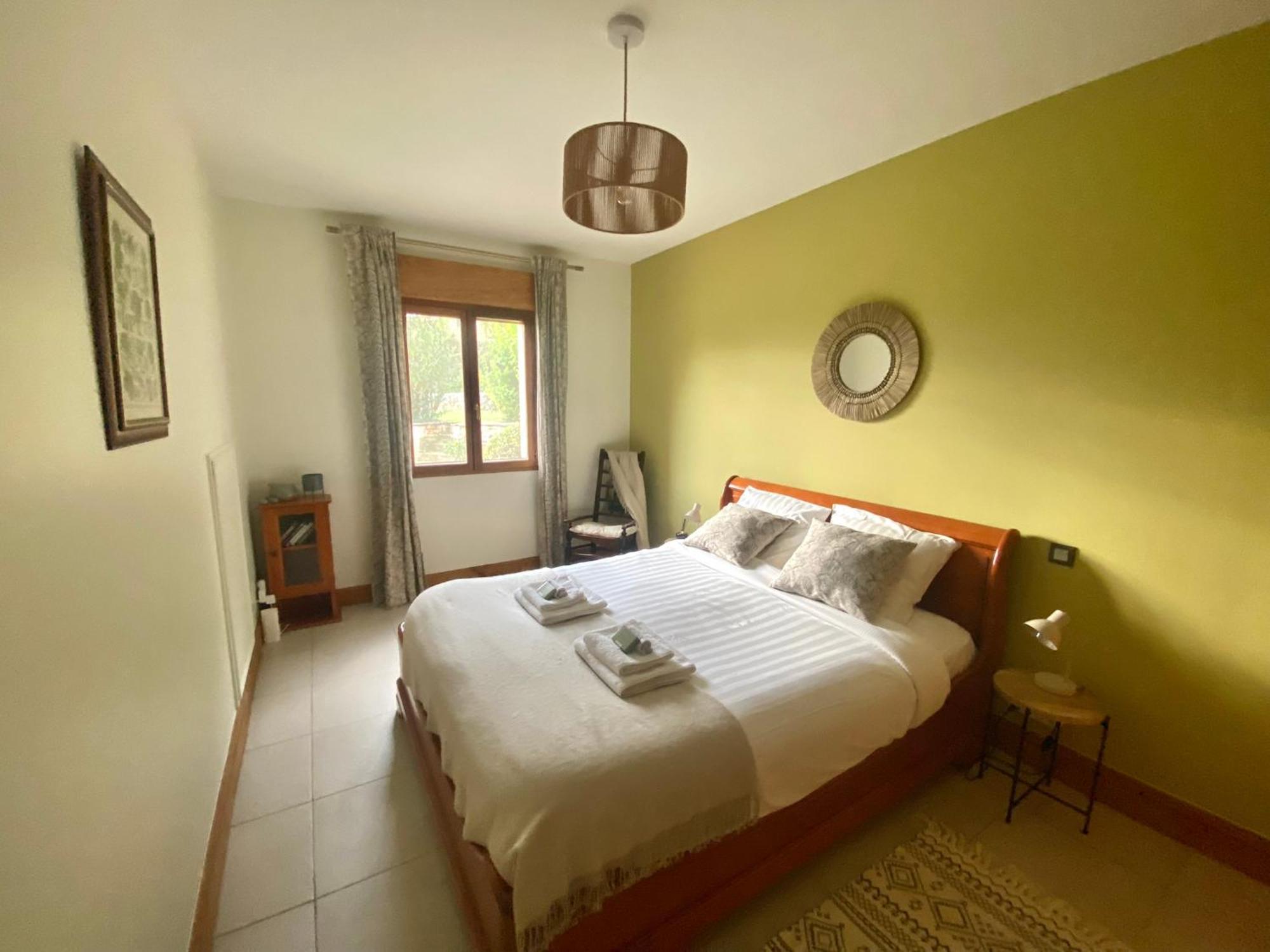 Bézenac Le Hibou Heureux B&B 외부 사진