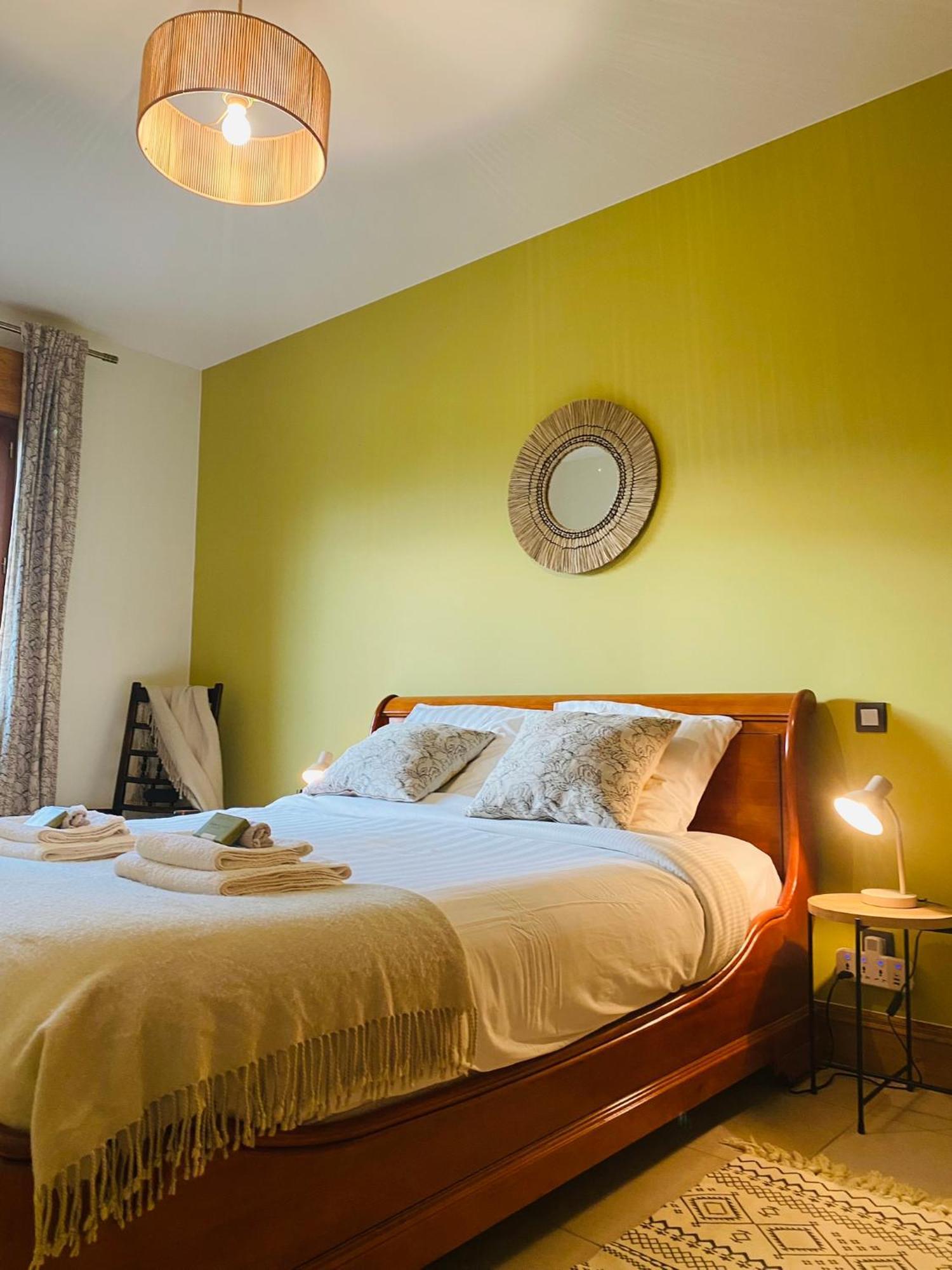 Bézenac Le Hibou Heureux B&B 외부 사진