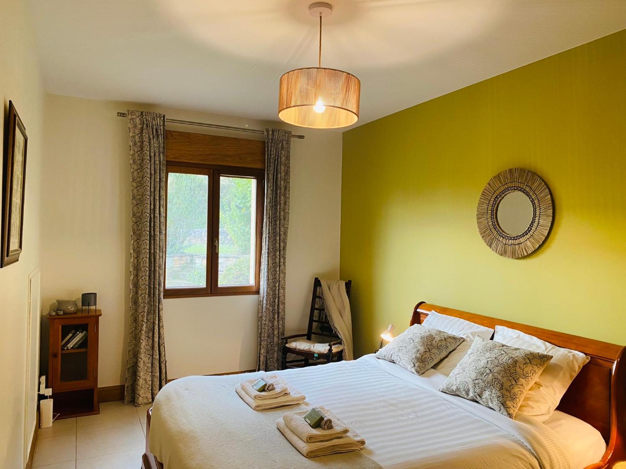 Bézenac Le Hibou Heureux B&B 외부 사진
