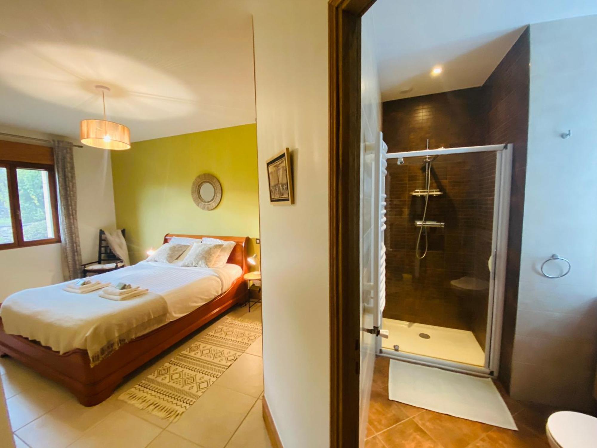 Bézenac Le Hibou Heureux B&B 외부 사진
