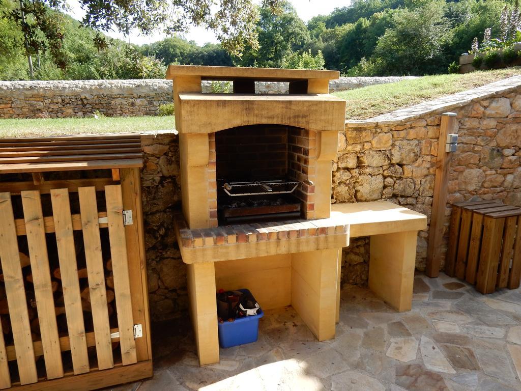 Bézenac Le Hibou Heureux B&B 외부 사진
