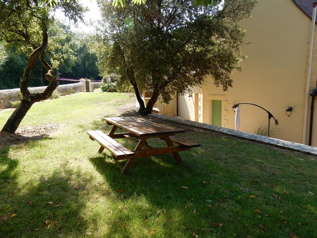 Bézenac Le Hibou Heureux B&B 외부 사진
