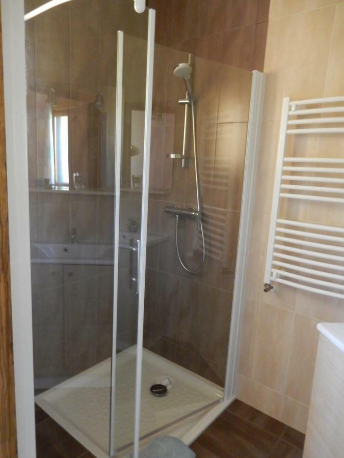 Bézenac Le Hibou Heureux B&B 외부 사진